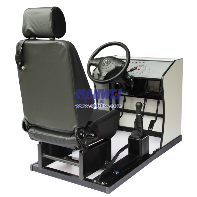 簡易汽車駕駛培訓(xùn)模擬器